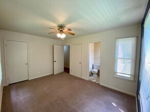 1121 Field St in San Marcos, TX - Foto de edificio - Building Photo