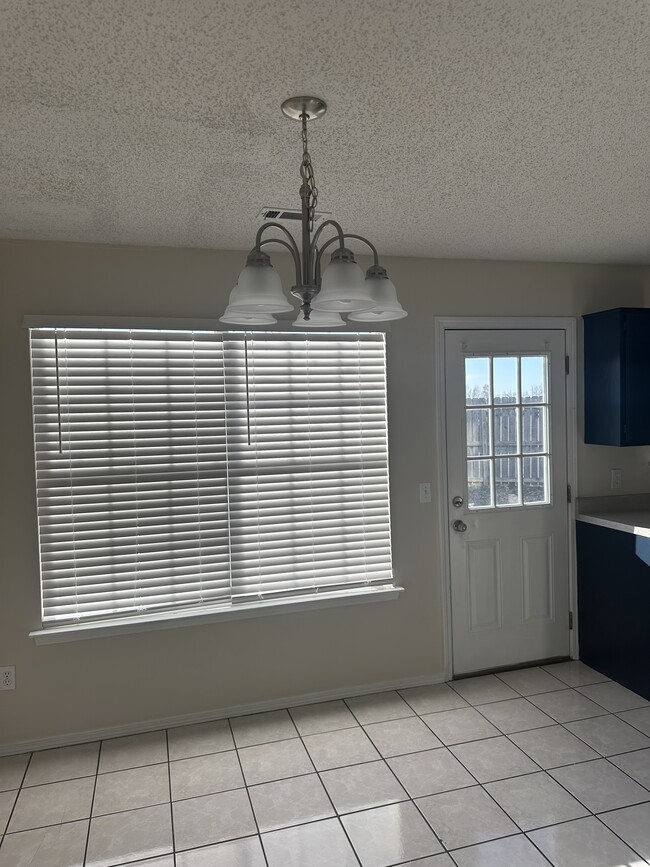 1300 Fredonia St in Springdale, AR - Building Photo - Building Photo