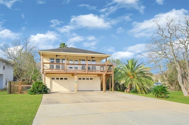 property at 1414 Bayshore Dr