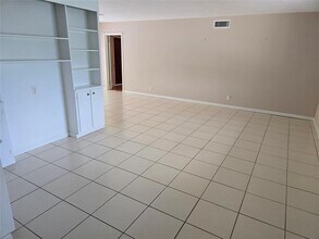 425 NW 24th St in Wilton Manors, FL - Building Photo - Building Photo