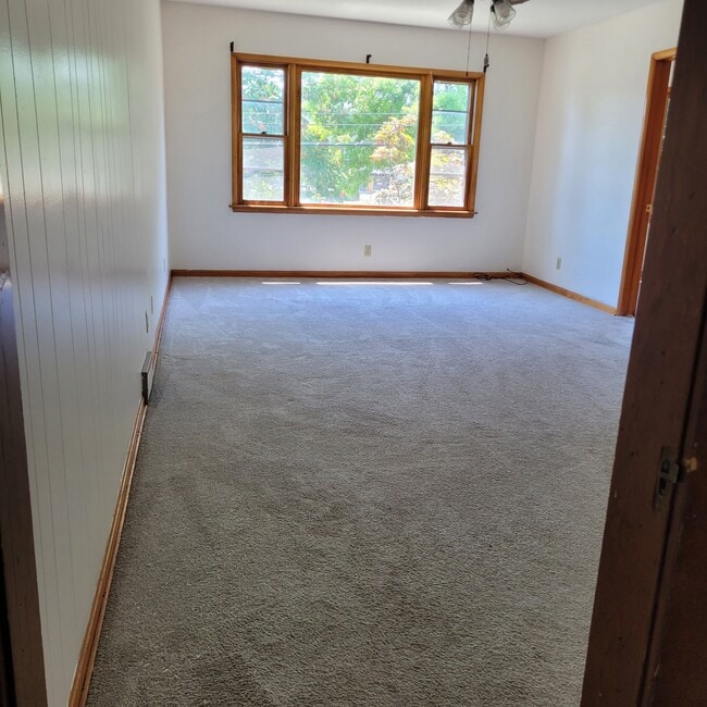 2460 Grand Ave, Unit #2 in Niagara Falls, NY - Building Photo - Building Photo