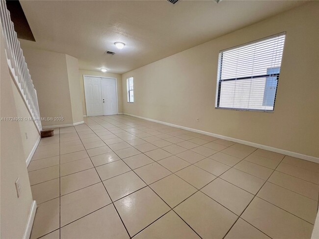 3546 W 86th Terrace in Hialeah, FL - Building Photo - Building Photo