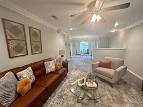 45 Country Club Dr in Coram, NY - Foto de edificio - Building Photo