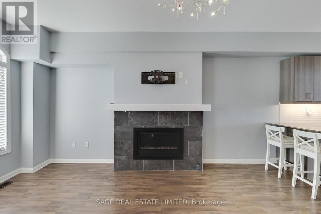 1417 Salem Rd N in Ajax, ON - Building Photo