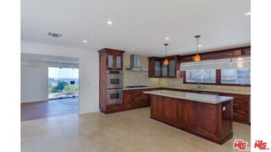 1874 Sunset Plaza Dr in Los Angeles, CA - Building Photo - Building Photo