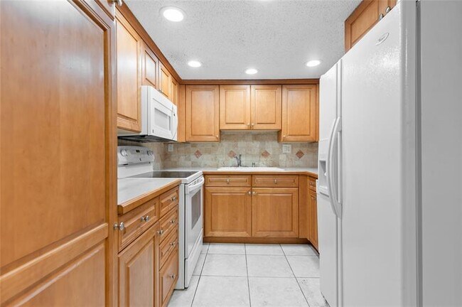 11101 Royal Palm Blvd in Coral Springs, FL - Foto de edificio - Building Photo