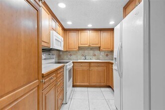 11101 Royal Palm Blvd in Coral Springs, FL - Building Photo - Building Photo