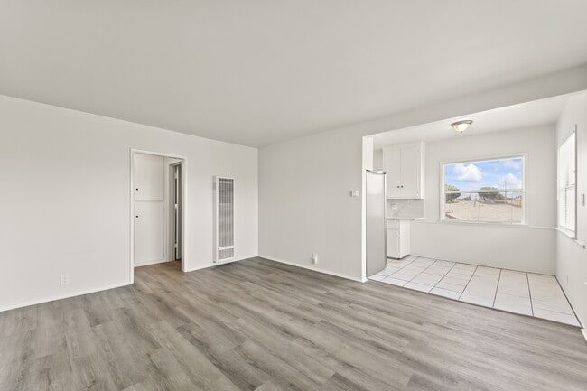 7015 8th Ave in Los Angeles, CA - Building Photo - Building Photo