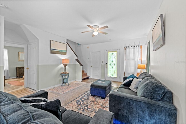 1112 Lake Shore Ranch Dr in Seffner, FL - Foto de edificio - Building Photo