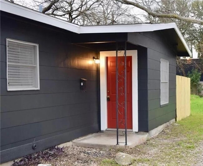 property at 607 Nelray Blvd