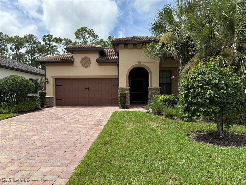 9432 Purple Martin Ct in Naples, FL - Building Photo