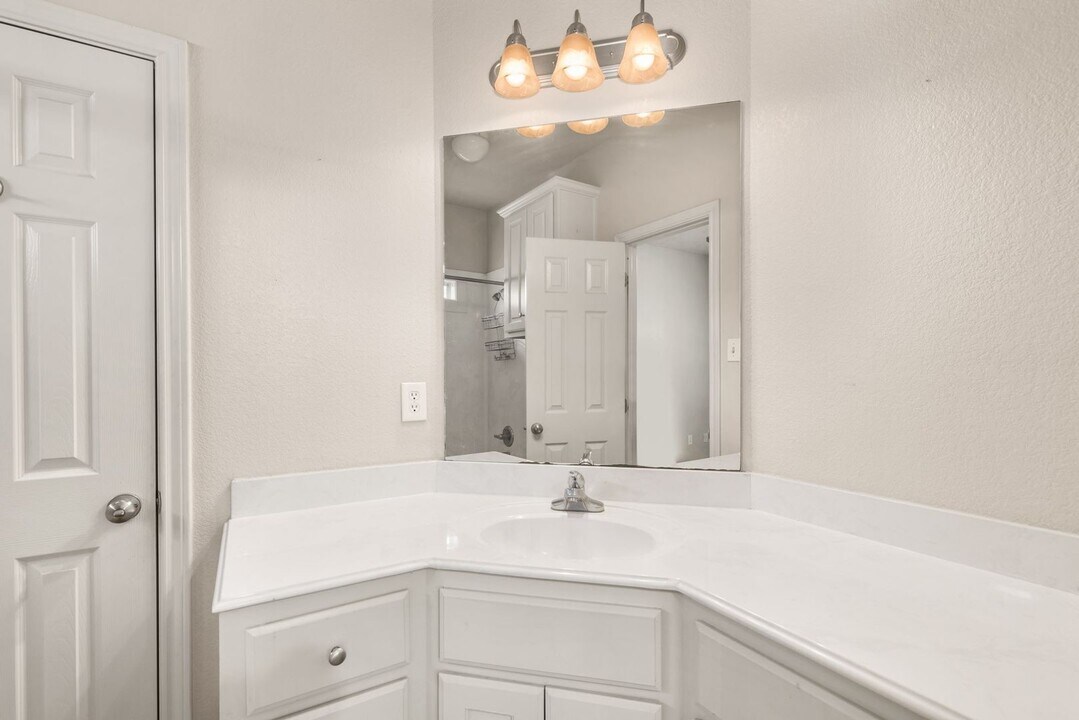 Available August 2026! Charming 4 Bed, 2.5 in College Station, TX - Building Photo