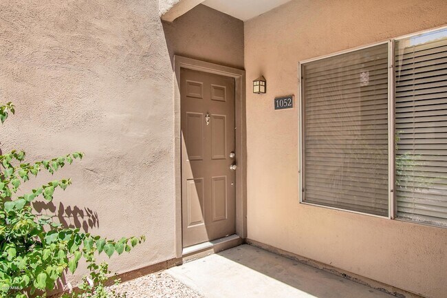 14145 N 92nd St, Unit 1052 in Scottsdale, AZ - Building Photo - Building Photo