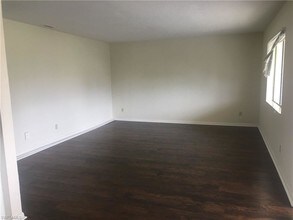 4625 Bayshore Dr-Unit -D10 in Naples, FL - Building Photo - Building Photo