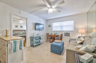 3230 NE 13th St, Unit 103 in Pompano Beach, FL - Building Photo - Building Photo