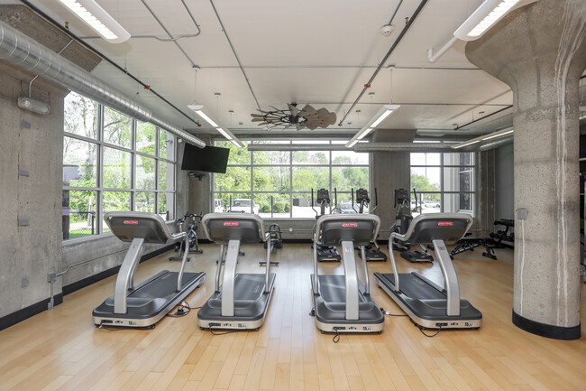 Riverfront Lofts in Terre Haute, IN - Foto de edificio - Interior Photo