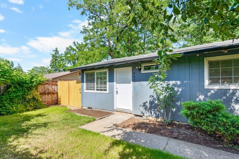 9623 SE Knight St in Portland, OR - Building Photo