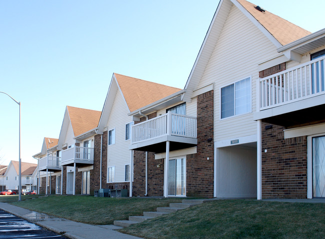 Waterstone Place Apartments in Indianapolis, IN - Foto de edificio - Building Photo