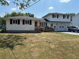 2718 Stenzel Ave in North Tonawanda, NY - Building Photo