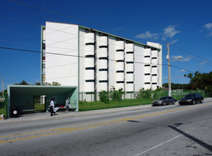 Edison Plaza in Miami, FL - Building Photo - Building Photo