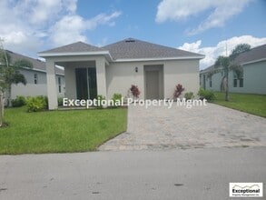 810 Friendship Cir in La Belle, FL - Building Photo - Building Photo