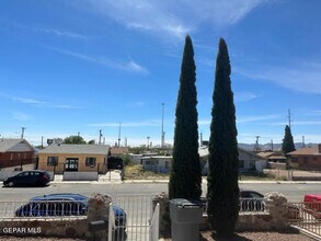3025 E Missouri Ave in El Paso, TX - Building Photo - Building Photo