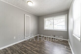 906 Laurel St in Indianapolis, IN - Building Photo - Building Photo