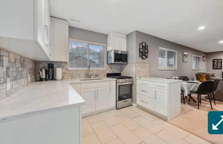 11673 Glenhurst St in Maple Ridge, BC - Building Photo