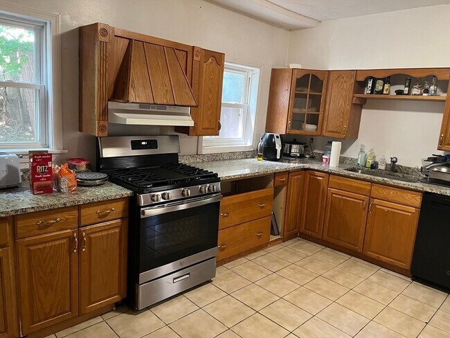 148 Strathmore Rd, Unit 2 in Boston, MA - Foto de edificio - Building Photo