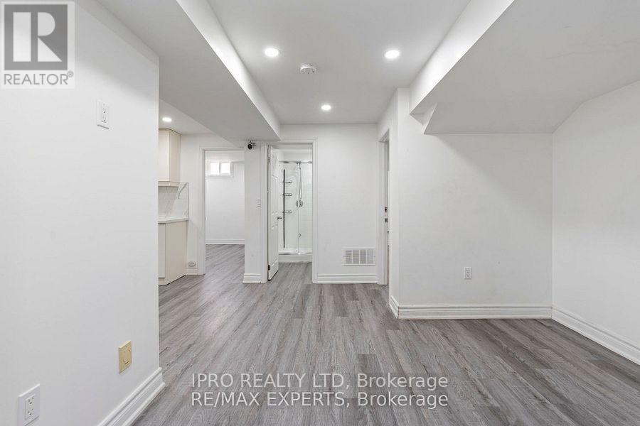 30 Larchwood Pl in Brampton, ON - Building Photo