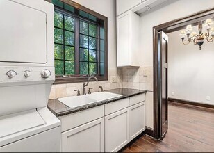 809 Old Pittsboro Rd in Chapel Hill, NC - Building Photo - Building Photo