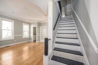 136 Ege Ave in Jersey City, NJ - Building Photo - Building Photo