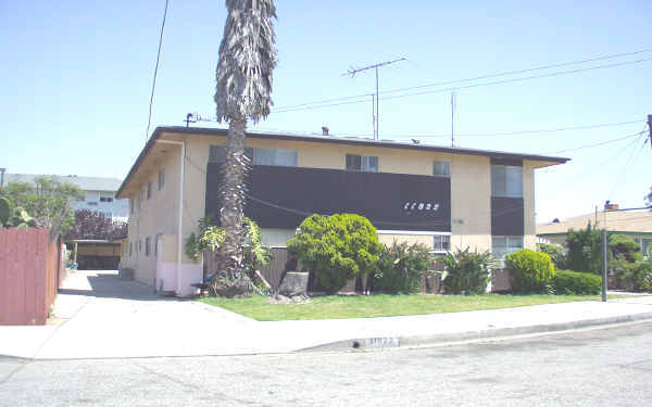 11822 Manor Dr in Hawthorne, CA - Building Photo - Building Photo