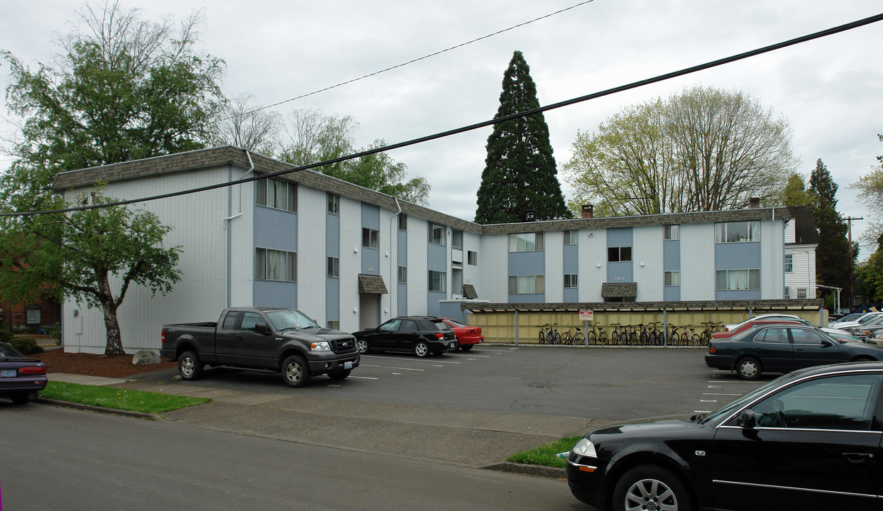 The Aquarius Apartments in Corvallis, OR - Building Photo