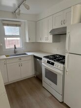 746 Bayview Dr in Hermosa Beach, CA - Building Photo - Building Photo