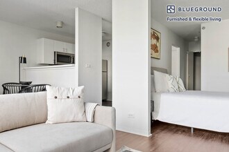 445 E Ohio St, Unit SI FL16-ID786 in Chicago, IL - Foto de edificio - Building Photo