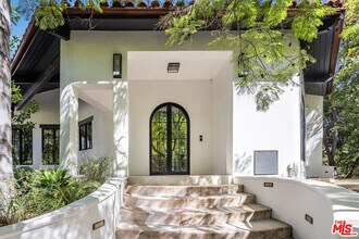 7651 Willow Glen Rd in Los Angeles, CA - Building Photo - Building Photo