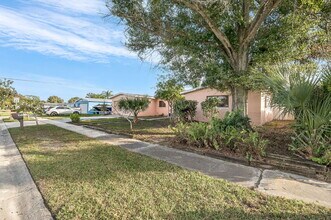 155 Melbourne Ave in Merritt Island, FL - Building Photo - Building Photo