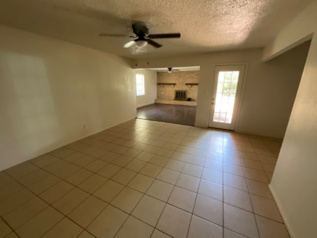 5221 Kingston Dr in Wichita Falls, TX - Foto de edificio - Building Photo