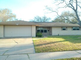 4610 Donegal Dr in Corpus Christi, TX - Building Photo