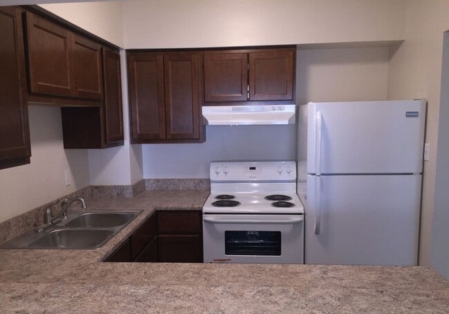 2715 Riverside Dr, Unit B in Dayton, OH - Foto de edificio - Building Photo