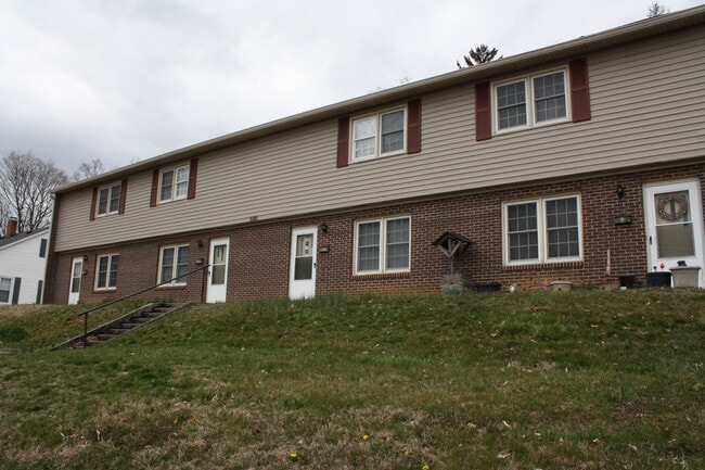 500 E North St, Unit 1