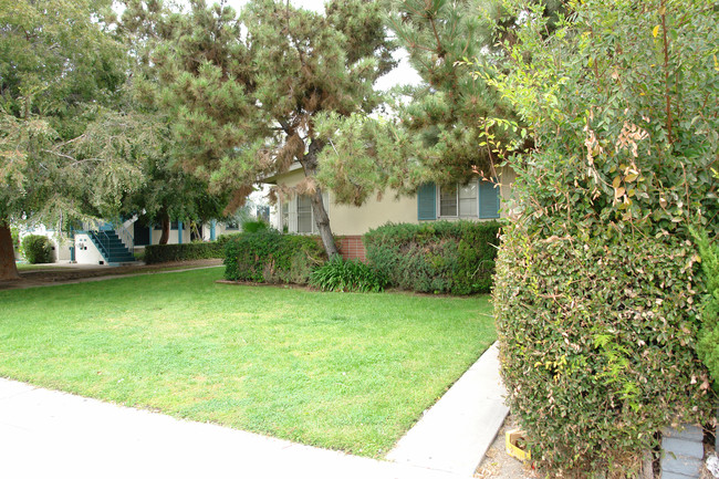 1037 E Glenoaks Blvd in Glendale, CA - Building Photo - Building Photo