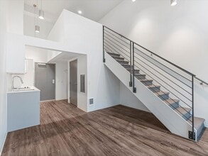 Koz on 4th in Portland, OR - Foto de edificio - Building Photo