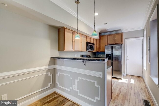 property at 1102 W Cross St