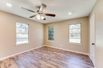 305 Yaupon St in Sweeny, TX - Building Photo - Building Photo