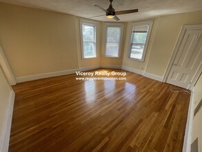 234 Cypress St, Unit #2 in Brookline, MA - Foto de edificio - Building Photo