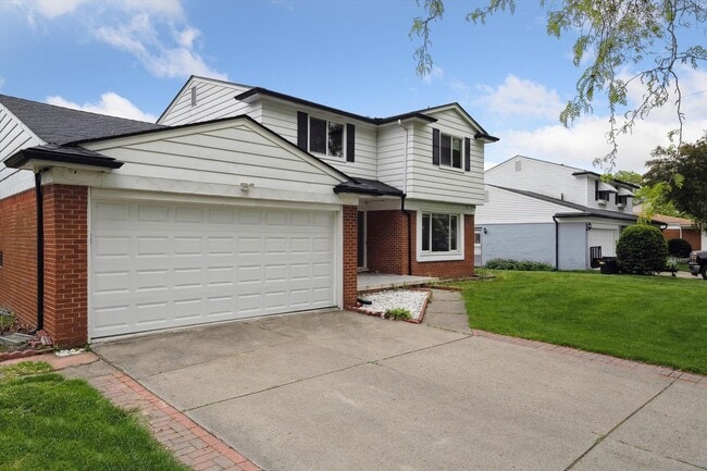 30306 Gruenburg Dr in Warren, MI - Building Photo - Building Photo