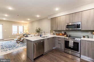 912 N 16th St, Unit B in Philadelphia, PA - Building Photo - Building Photo