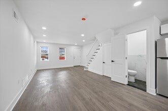 5815 N 21st St in Philadelphia, PA - Foto de edificio - Building Photo